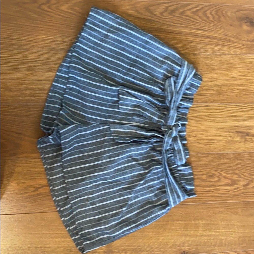 Shorts - Picture 3 of 4
